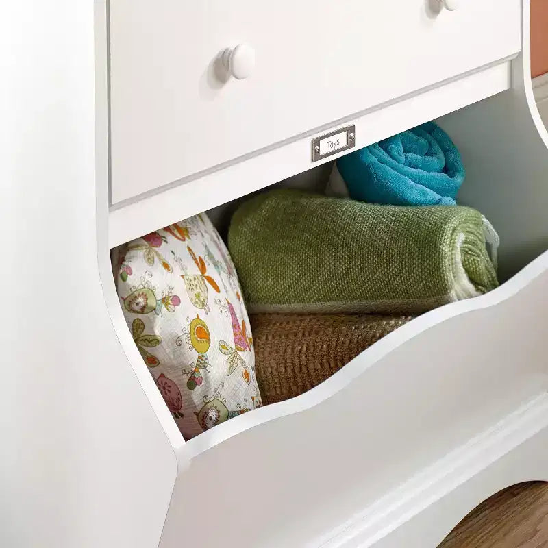 Commode verticale HomeStock 7,25 po H en bois composite avec 3 tiroirs au fini blanc