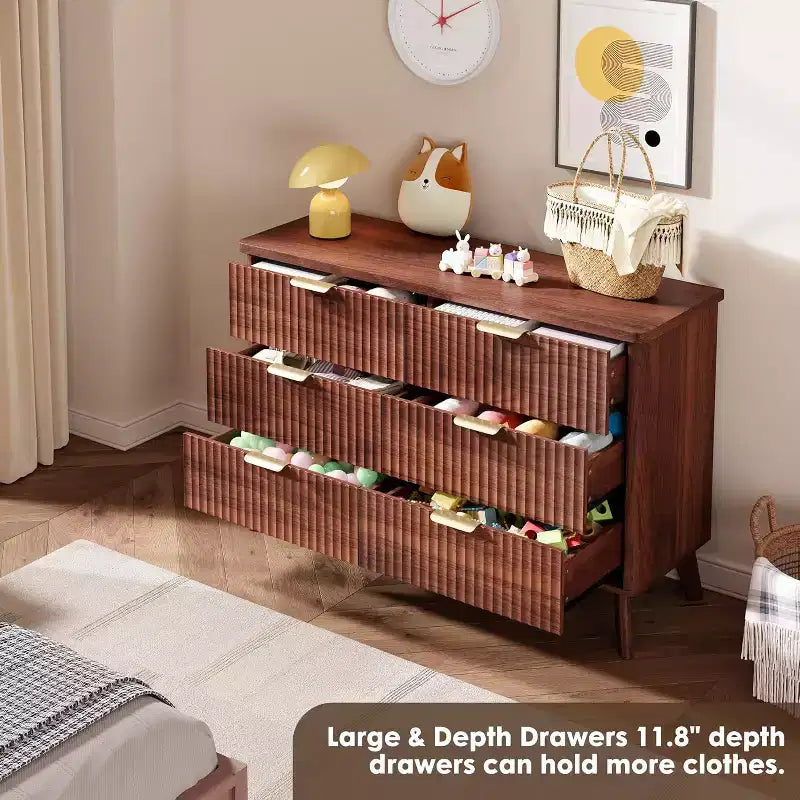 Commode 6 tiroirs pour chambre à coucher, commode de 120 cm de large avec profil incurvé, tiroirs en bois cannelé, commode moderne pour salon