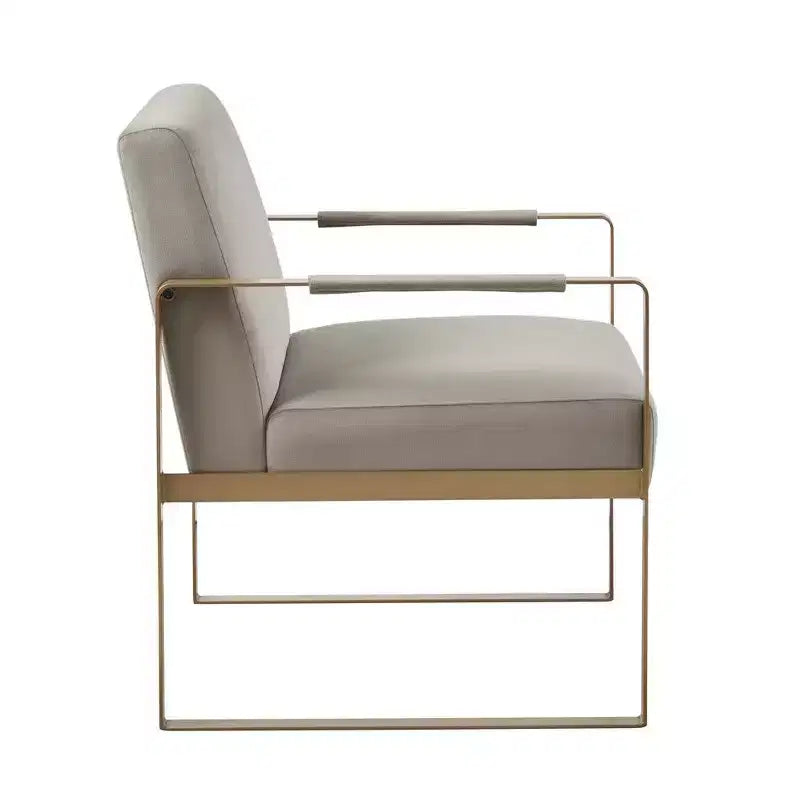 Fauteuil d'appoint Okak avec coussin de dossier confortable et cadre en métal doré, fauteuil de lecture élégant pour salon et salle d'attente.