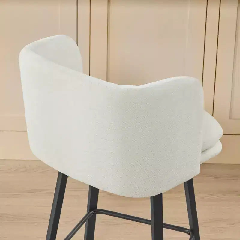 Tabouret de comptoir pivotant Spruce&Spring avec dossier incurvé, assise double épaisseur et piètement en métal