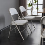 Chaises pliantes élégantes en fer et PVC pour conventions et expositions Blanches