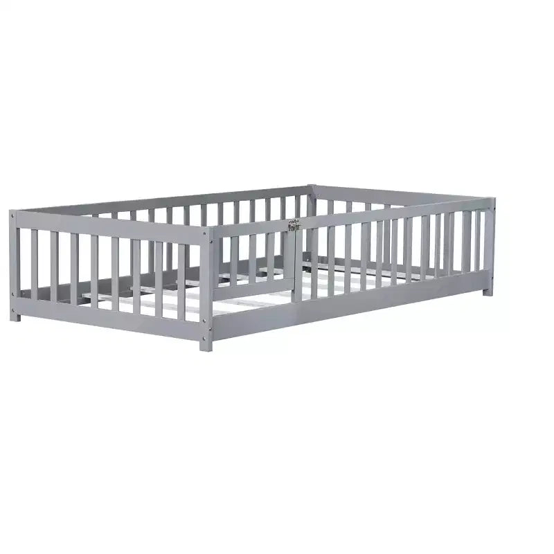 Lit au sol double Bellemave avec clôture et porte, cadre de lit Montessori bas pour enfants, bois d'hévéa massif, barrières de sécurité, assemblage facile