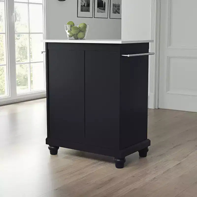 Chariot de cuisine compact avec plateau en granit Cambridge noir/blanc - Crosley : Cadre en bois d'hévéa, porte-serviettes, étagères de rangement
