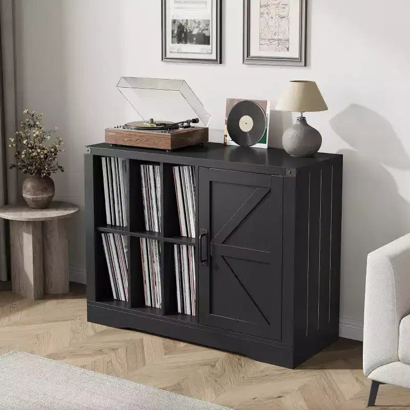 Meuble Tourne-Disque Noir en Bois de Style Ferme avec Porte Coulissante – Rangement de Vinyles pour 750 Albums, Étagères d'Exposition, Meuble TV Idéal pour Salon