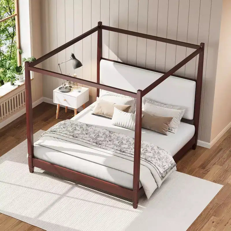 Lit plateforme à baldaquin Reyes de GDFStudio avec tête de lit capitonnée et pieds de support à lattes en bois
