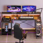 Bureau de gamer Bestier 71,5 pouces avec prise de courant, bureau d'ordinateur en L avec support d'écran, table de gamer d'angle avec étagère réglable et crochet pour casque