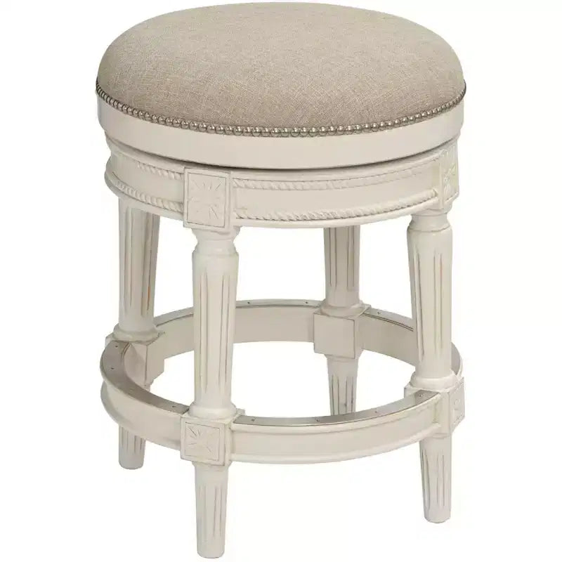 55 Downing Street Oliver Wood Tabouret de bar pivotant Blanc vieilli 62,2 cm de haut Coussin rond traditionnel crème avec repose-pieds pour îlot de cuisine