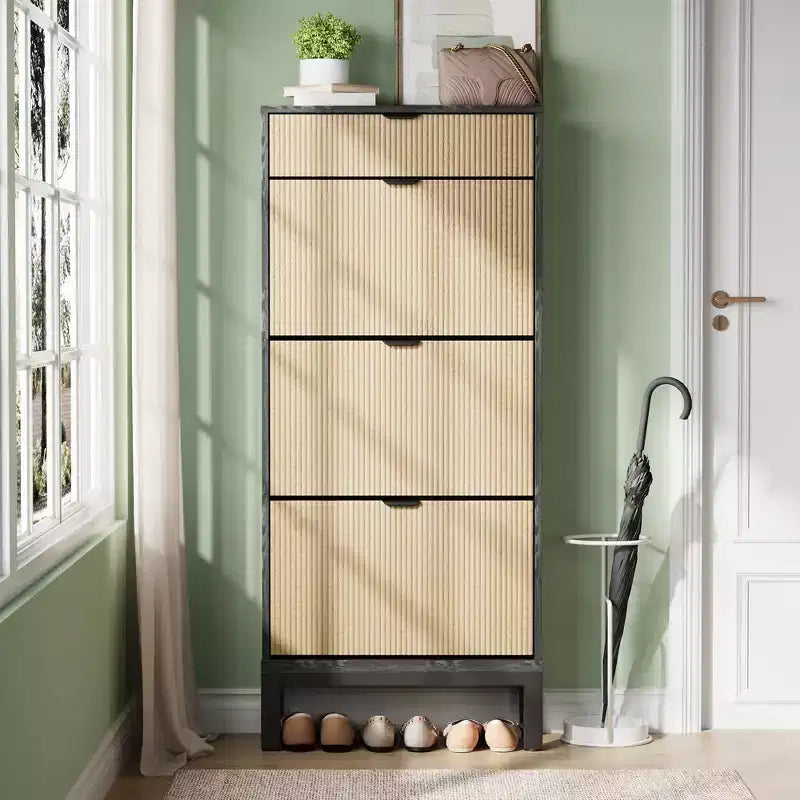 Meuble à chaussures GustoWave avec 3 portes basculantes et 1 tiroir, Étagère à chaussures en bois avec pieds en fer, Meuble de rangement à chaussures étroit, Organisateur de chaussures moderne avec cannelures