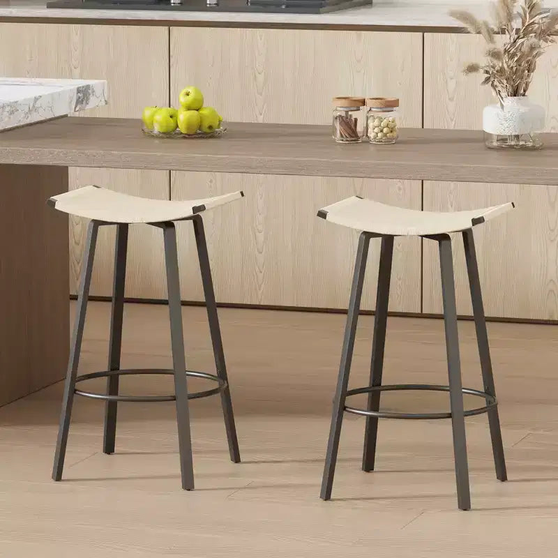 MAYEERTY Lot de 2 tabourets de bar sans dossier hauteur comptoir, PVC tressé, repose-pieds rond, utilisation intérieure/extérieure Noir Blanc Crème