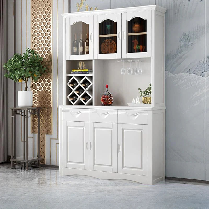 Buffet de cuisine en bois blanc avec casier à vin intégré