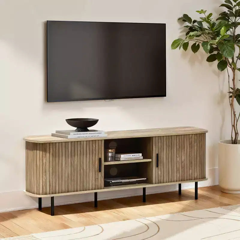 Meuble TV LuxenHome 55 po de style moderne du milieu du siècle avec porte coulissante pour téléviseurs jusqu'à 60 po, centre de divertissement avec rangement et étagères, marron