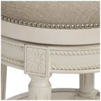 55 Downing Street Oliver Wood Tabouret de bar pivotant Blanc vieilli 62,2 cm de haut Coussin rond traditionnel crème avec repose-pieds pour îlot de cuisine