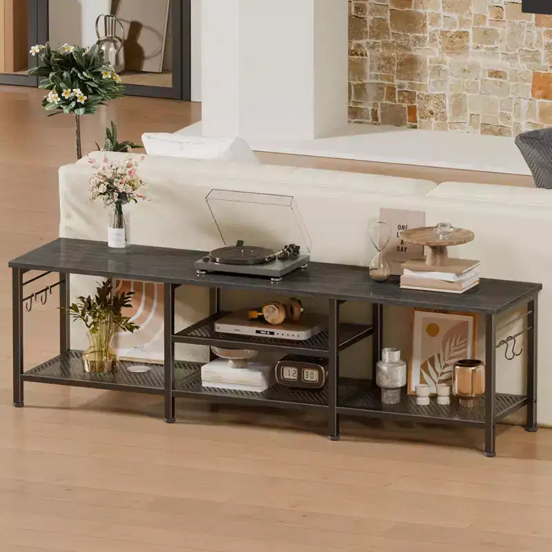 Qwatto Meuble TV chêne noir 160 cm pour TV jusqu'à 70 pouces, meuble console de divertissement avec étagère pour barre de son, étagères de rangement ouvertes, décoration de salon