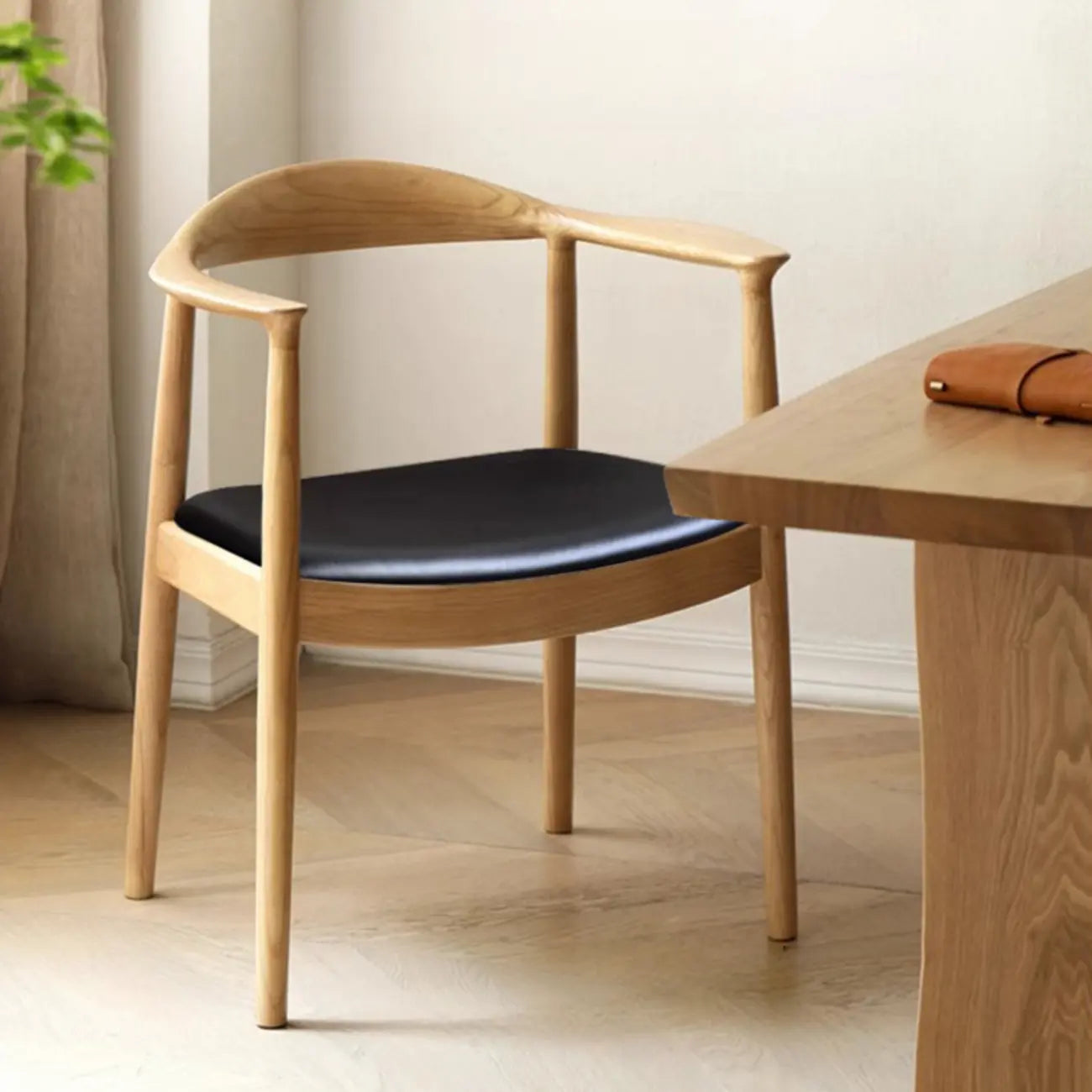 Chaise de salle à manger scandinave incurvée en bois tressé avec accoudoirs