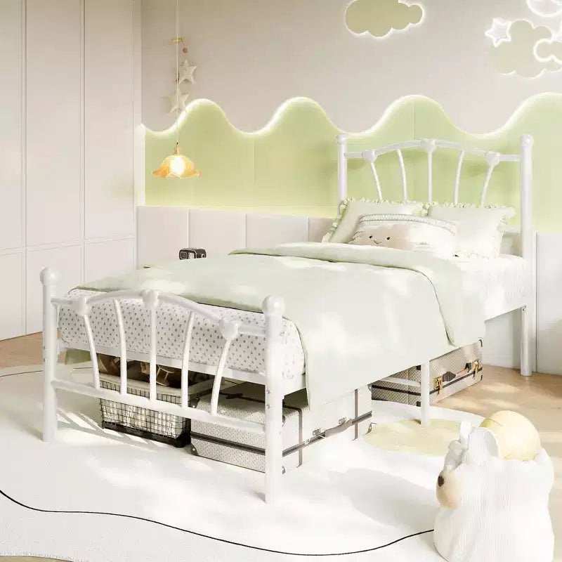Cadre de lit en métal en forme de cœur avec tête de lit et pied de lit, design plateforme avec support à lattes solide et espace de rangement sous le lit pour chambre à coucher