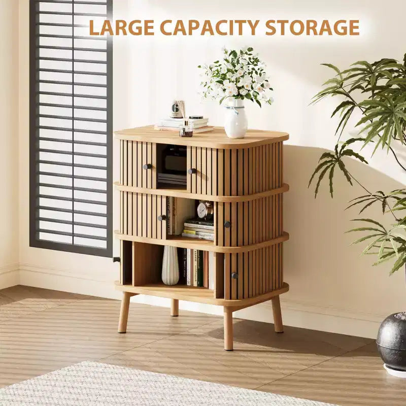 Meuble de rangement, commode à 3 tiroirs Mid-Century Modern avec porte coulissante, osier naturel et pieds en bois pour chambre à coucher ou salon