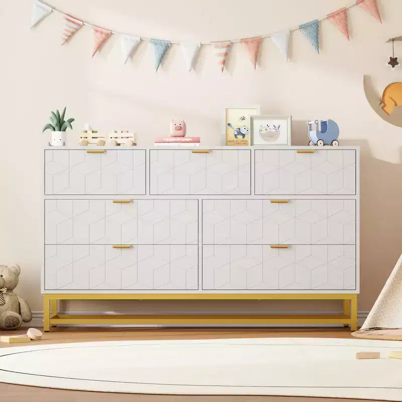 Commode pour chambre à coucher, commode de 136 cm de large avec 7 tiroirs, poignées et pieds en métal doré, commode moderne pour placard, couloir