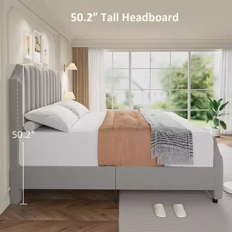 Cadre de lit en velours, tête et pied de lit matelassés à rayures verticales avec rivets, lit plateforme rembourré, lattes en bois robustes