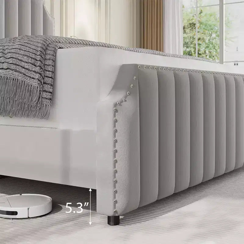 Cadre de lit en velours, tête et pied de lit matelassés à rayures verticales avec rivets, lit plateforme rembourré, lattes en bois robustes