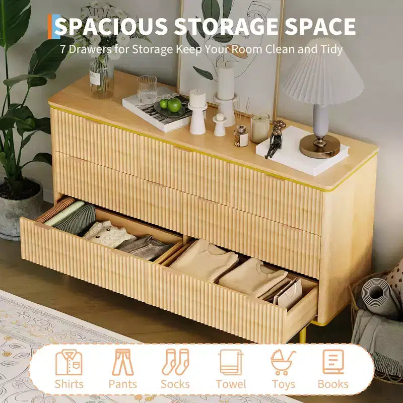 COZONY Commode cannelée 7 tiroirs, 137 cm de large, meuble de rangement moderne en bois avec design incurvé et poignées métalliques pour chambre à coucher ou salon
