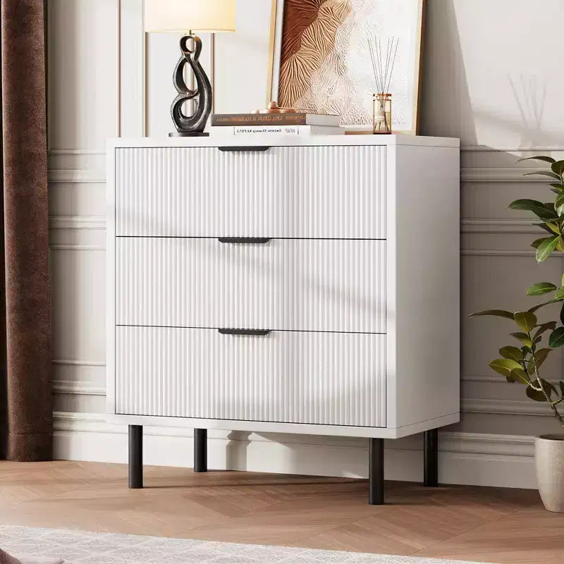 Commode, Meuble à tiroirs – 29,9 po 3 tiroirs cannelés avec pieds en métal et dispositif anti-basculement, rangement blanc pour chambre à coucher, entrée