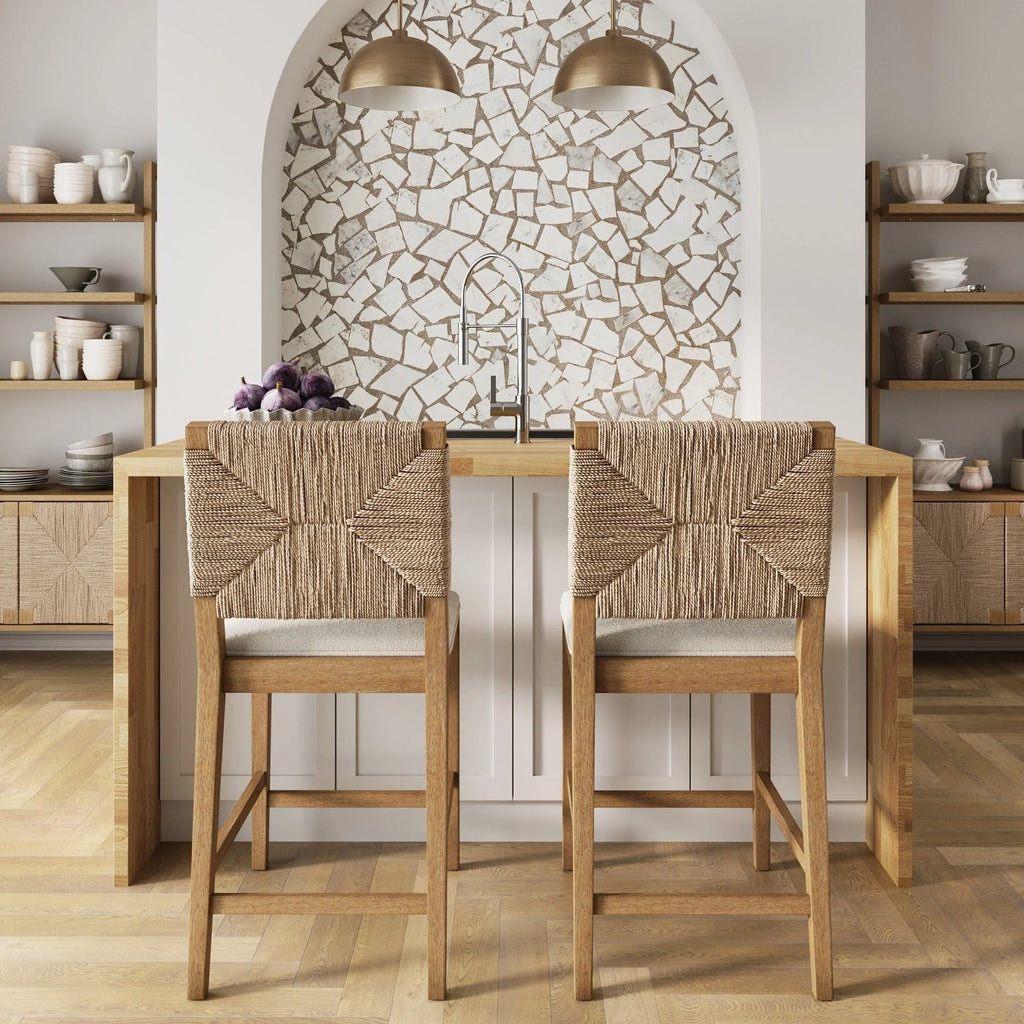 Tabouret de bar Beacon Bohemian Boucle, Chaise de comptoir rembourrée avec structure en bois massif et dossier en jonc de mer tressé