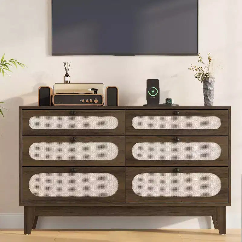 52.1 Commode en rotin avec station de charge, commode en bois à 6 tiroirs pour chambre à coucher avec tiroirs de capacités variées