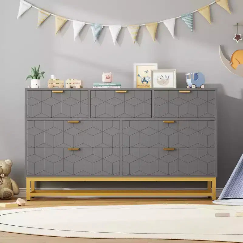 Commode pour chambre à coucher, commode de 136 cm de large avec 7 tiroirs, poignées et pieds en métal doré, commode moderne pour placard, couloir