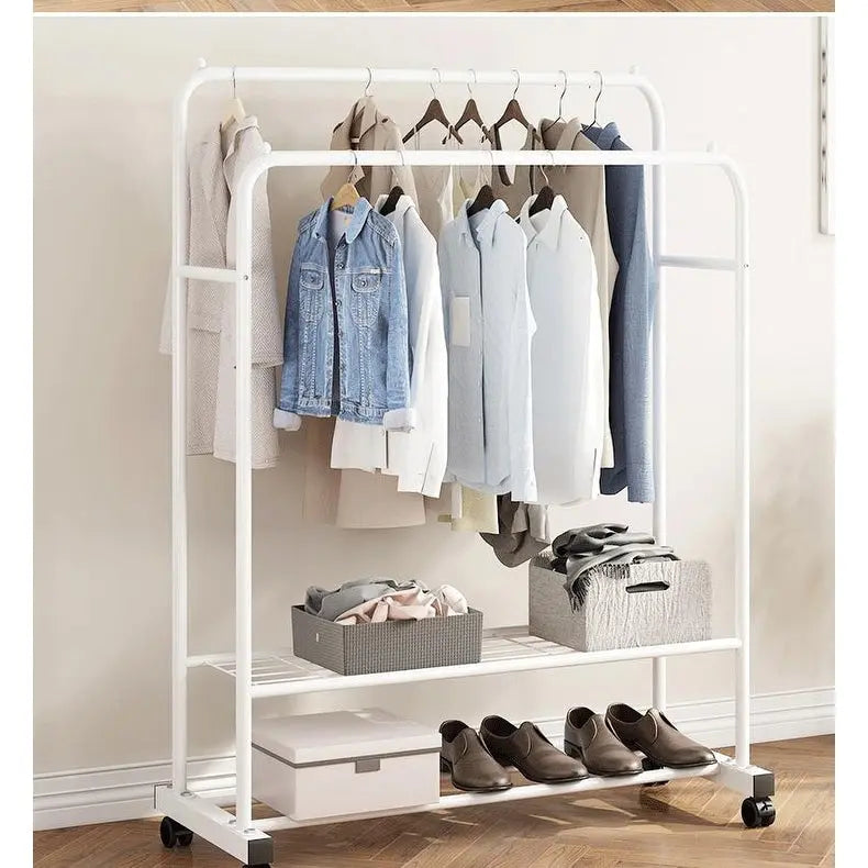Portant à vêtements roulant en métal avec étagère