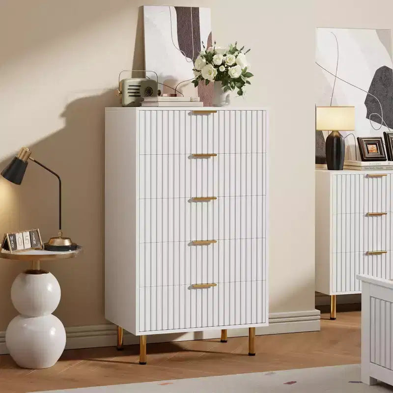 Commode moderne en bois de 122 cm de haut avec 5 tiroirs cannelés profonds et un large plateau pour chambre à coucher, salon, couloir, chambre d'enfant