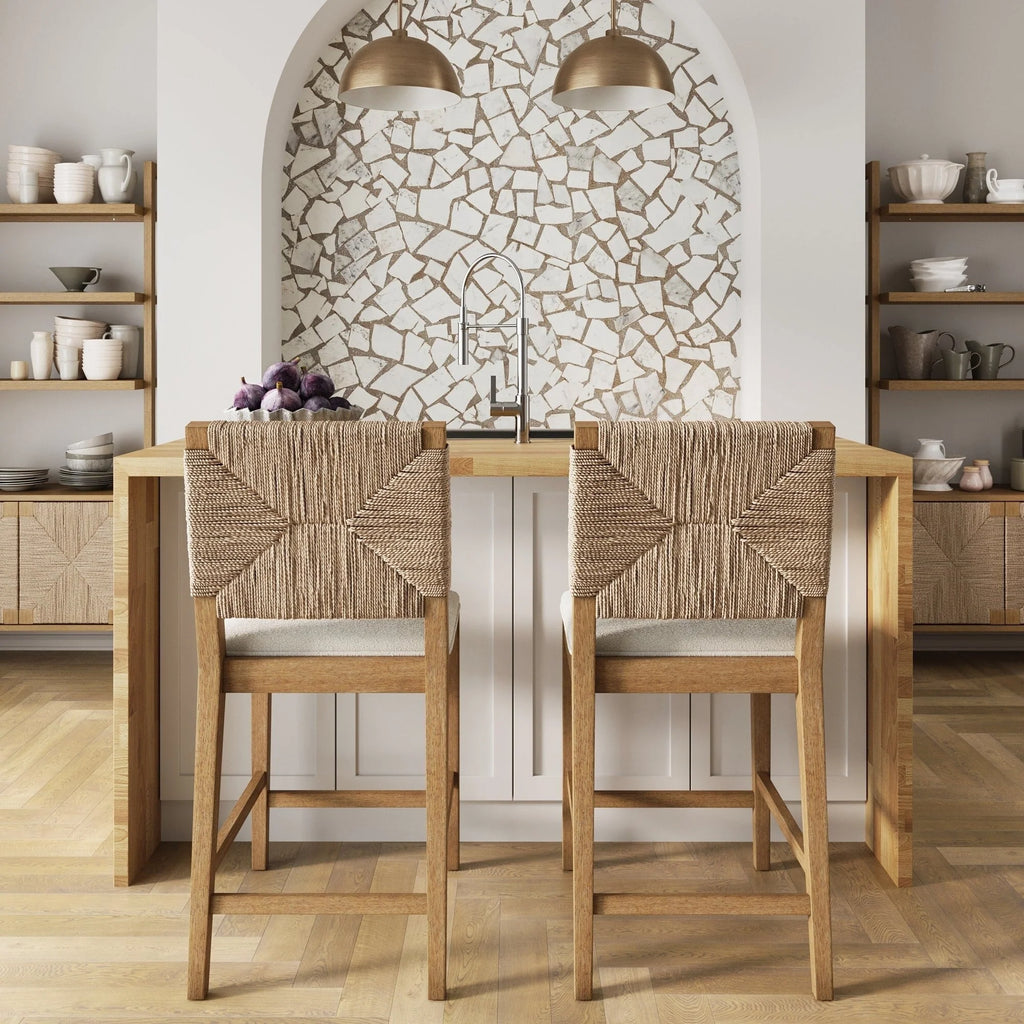Tabouret de bar Beacon Bohemian Boucle, Chaise de comptoir rembourrée avec structure en bois massif et dossier en jonc de mer tressé