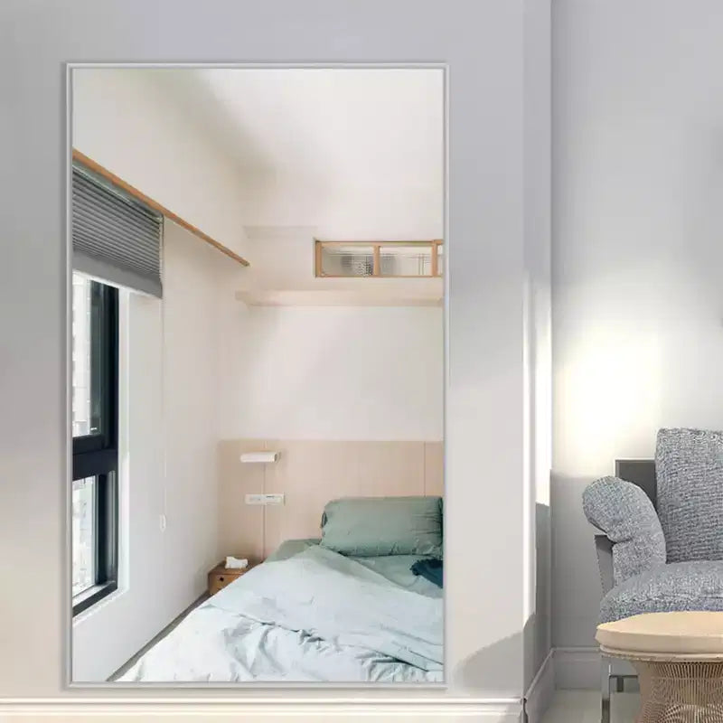 Miroir mural décoratif rectangulaire Dovelina à cadre métallique moderne