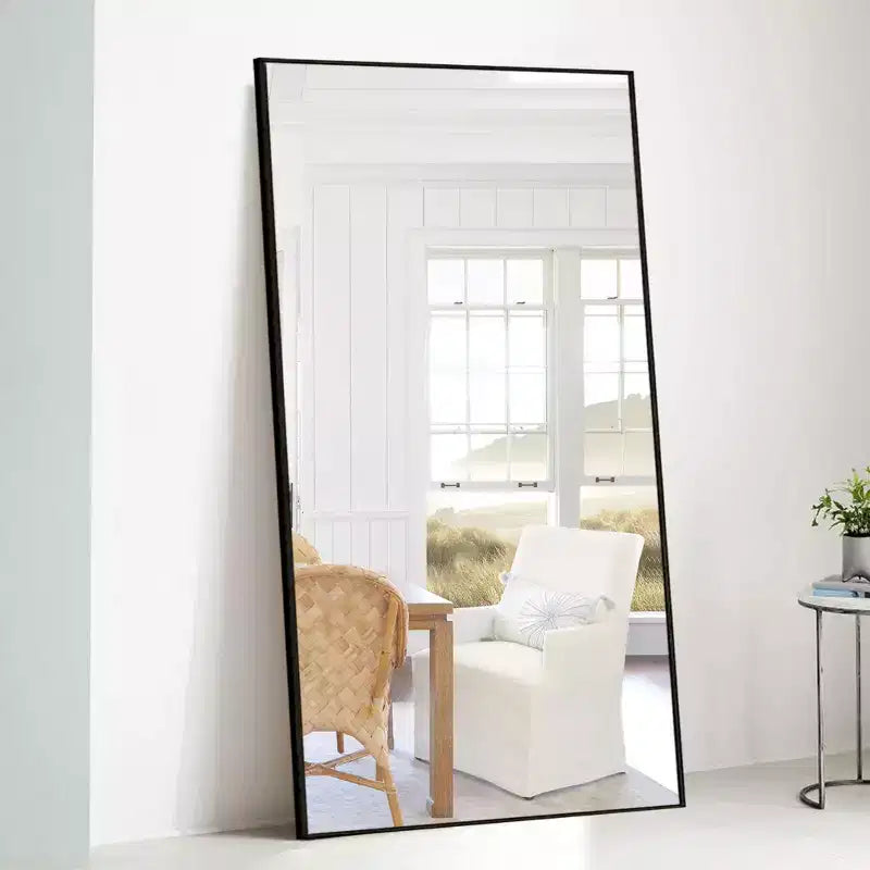 Miroir mural décoratif rectangulaire Dovelina à cadre métallique moderne
