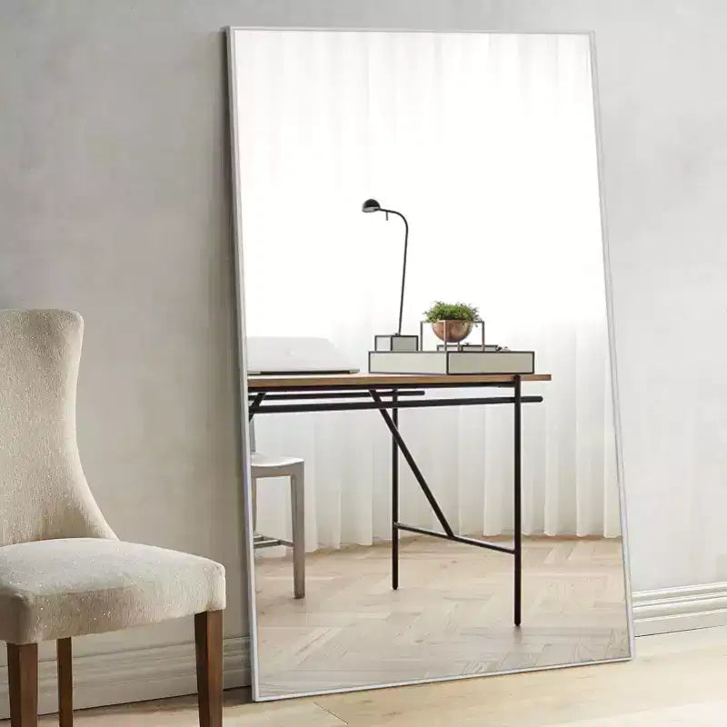 Miroir mural décoratif rectangulaire Dovelina à cadre métallique moderne