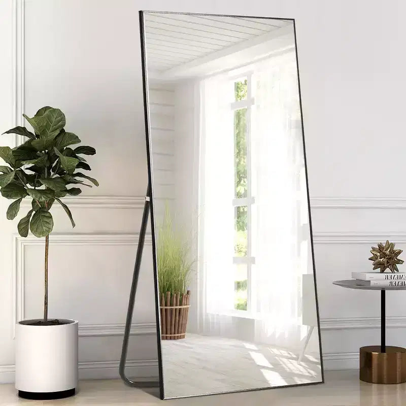 Miroir mural décoratif rectangulaire Dovelina à cadre métallique moderne