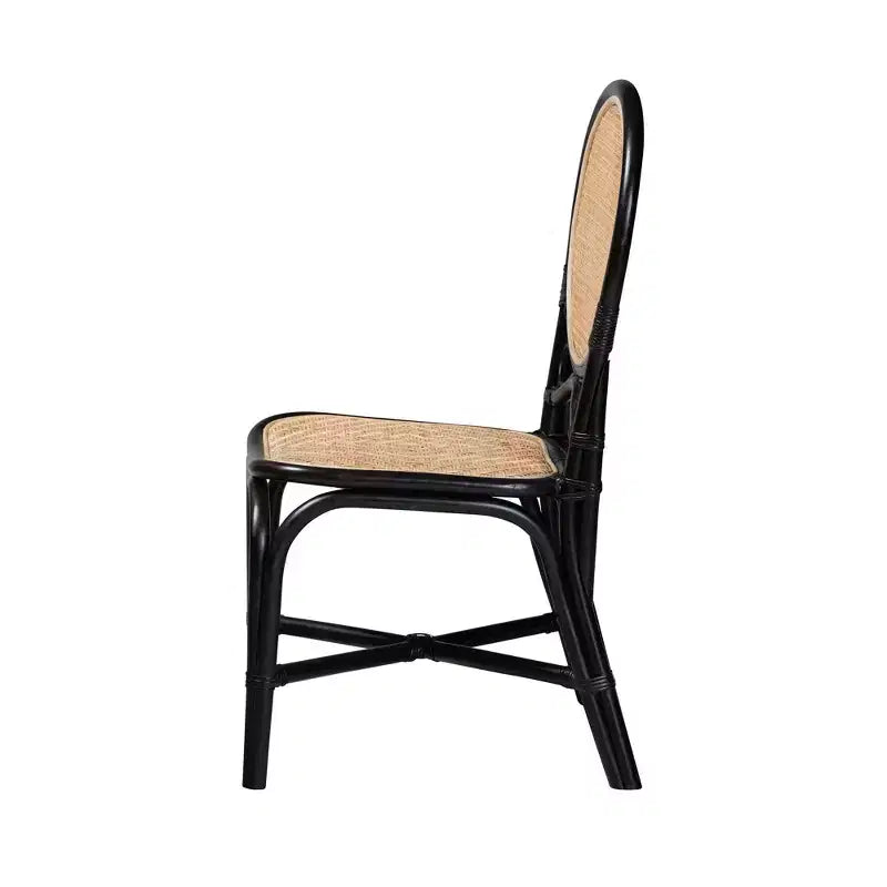 Chaise de salle à manger bicolore moderne mi-siècle en rotin noir et marron naturel bali & pari Ayana