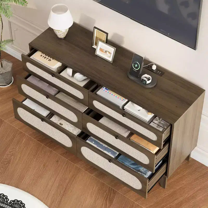 52.1 Commode en rotin avec station de charge, commode en bois à 6 tiroirs pour chambre à coucher avec tiroirs de capacités variées