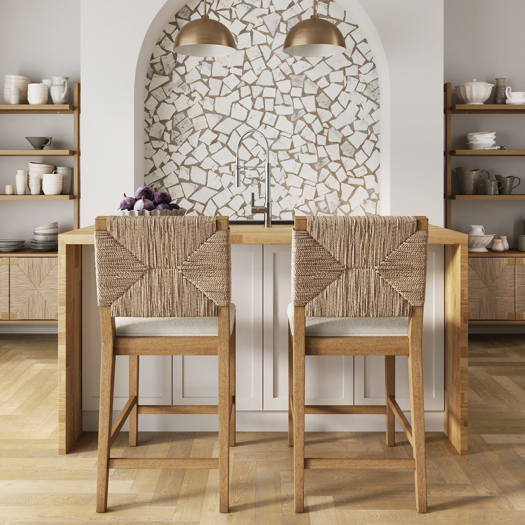 Tabouret de bar Beacon Bohemian Boucle, Chaise de comptoir rembourrée avec structure en bois massif et dossier en jonc de mer tressé