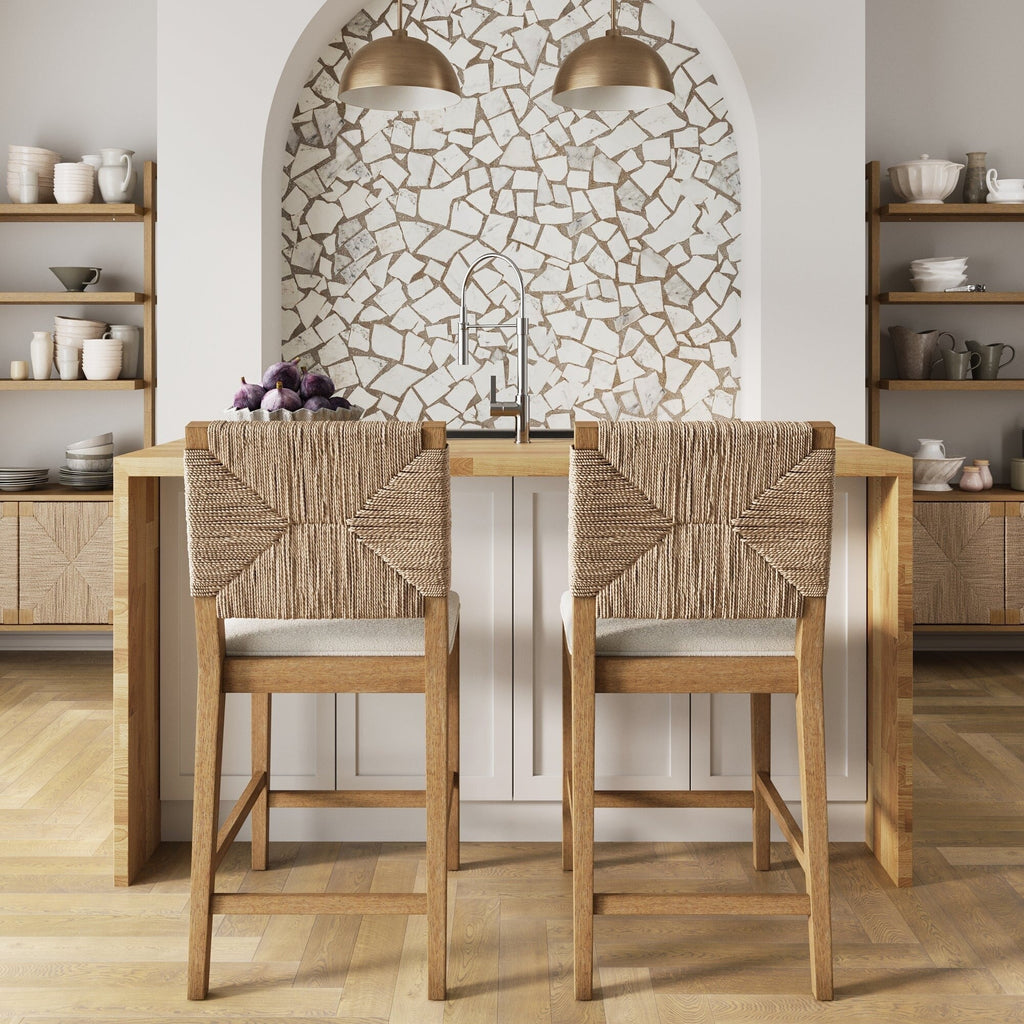 Tabouret de bar Beacon Bohemian Boucle, Chaise de comptoir rembourrée avec structure en bois massif et dossier en jonc de mer tressé