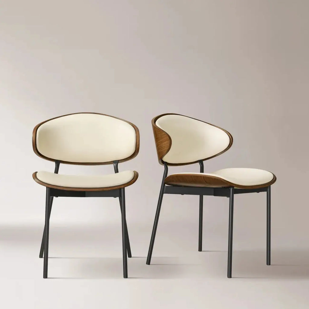 Chaise de salle à manger à dossier incurvé en cuir noir