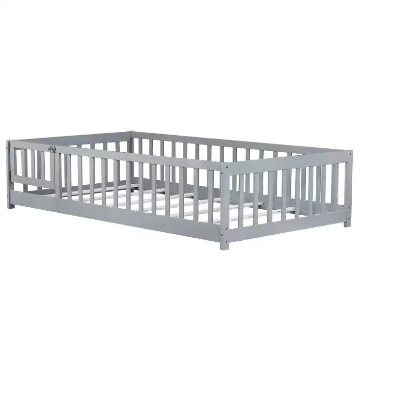 Lit au sol double Bellemave avec clôture et porte, cadre de lit Montessori bas pour enfants, bois d'hévéa massif, barrières de sécurité, assemblage facile