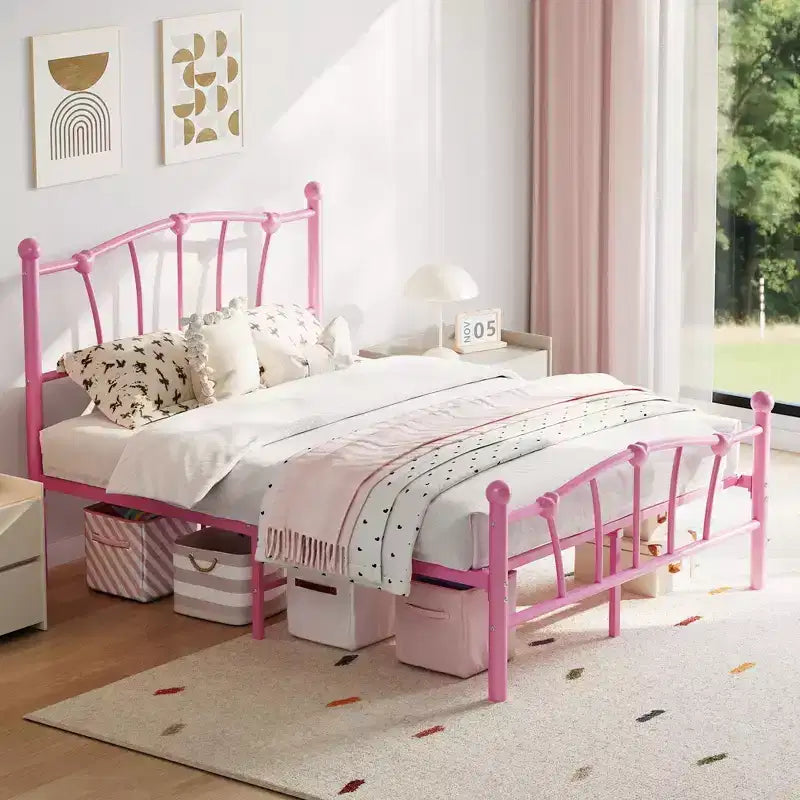 Cadre de Lit en Métal avec Tête de Lit en Forme de Cœur Charmant, Plateforme Robuste, Rangement Sous le Lit, Pas Besoin de Sommier, Parfait pour Chambre d'Enfant et de Fille