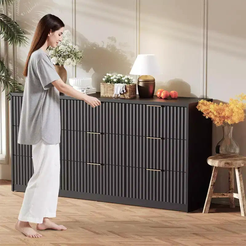 COZONY Commode cannelée à 8/9 tiroirs - Grand meuble de rangement en bois avec poignées métalliques et dispositif anti-basculement pour chambre à coucher, salon, couloir