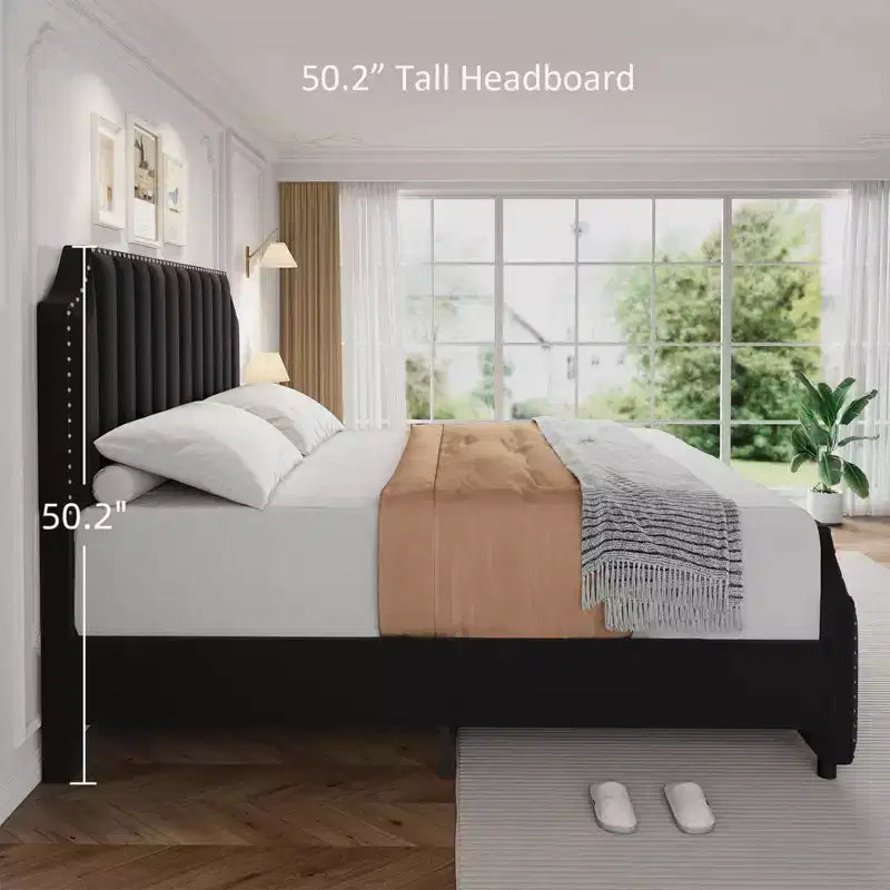 Cadre de lit en velours, tête et pied de lit matelassés à rayures verticales avec rivets, lit plateforme rembourré, lattes en bois robustes