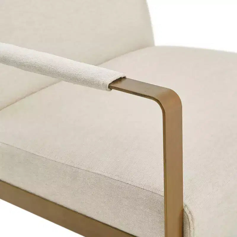 Fauteuil d'appoint Okak avec coussin de dossier confortable et cadre en métal doré, fauteuil de lecture élégant pour salon et salle d'attente.