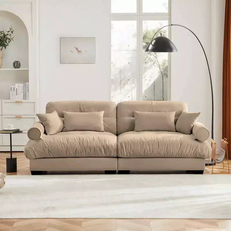 Canapé deux places avec accoudoirs renforcés, coussins lombaires et coussins décoratifs pour salon, couloir, couleur chameau