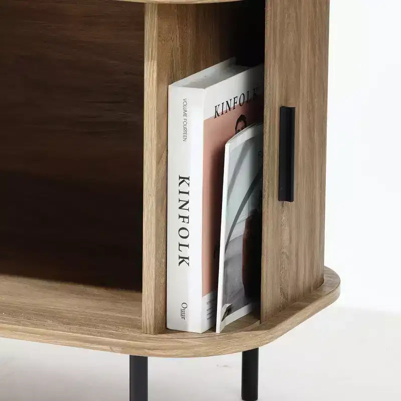Meuble TV LuxenHome 55 po de style moderne du milieu du siècle avec porte coulissante pour téléviseurs jusqu'à 60 po, centre de divertissement avec rangement et étagères, marron