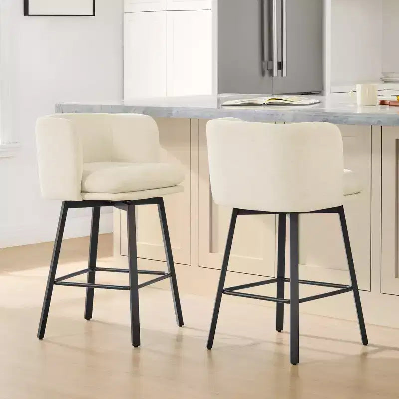 Tabouret de comptoir pivotant Spruce&Spring avec dossier incurvé, assise double épaisseur et piètement en métal