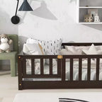 Lit au sol double Bellemave avec clôture et porte, cadre de lit Montessori bas pour enfants, bois d'hévéa massif, barrières de sécurité, assemblage facile