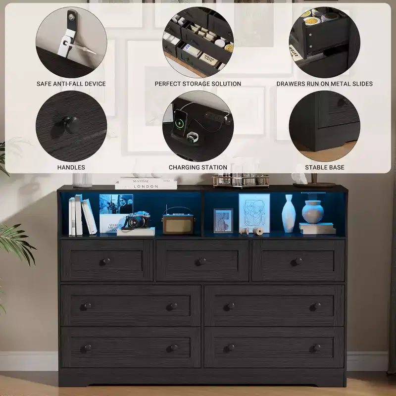 Commode en bois à 7 tiroirs avec station de recharge USB et lumières LED - Coiffeuse moderne avec 2 niches ouvertes pour chambre à coucher, salon, placard ou chambre d'enfant
